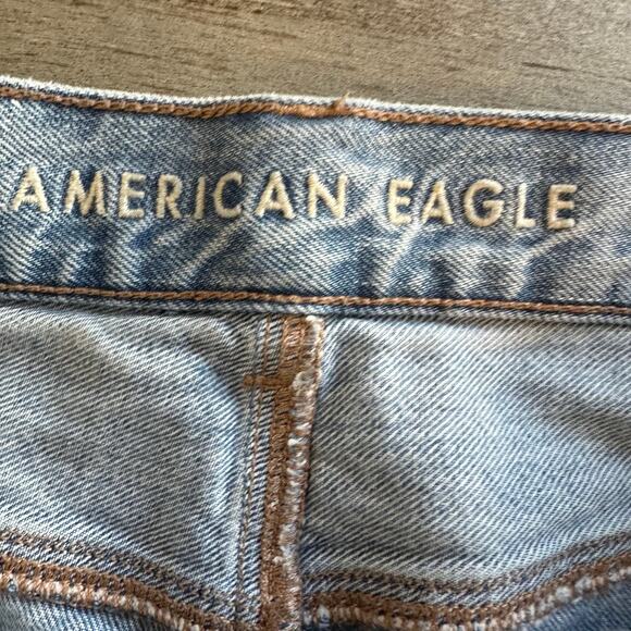 American Eagle Relaxed Mom Jeans Busted Knees 6 Light Wash - Picture 9 of 13